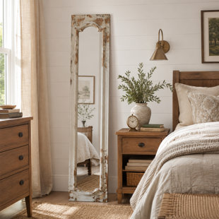 Miroir de plancher blanc patiné rustique CUFE Fi pour chambre à coucher, salon et bureau