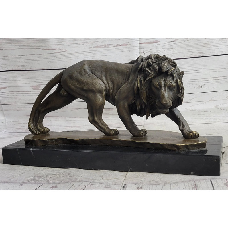 Sculpture lion de la faune