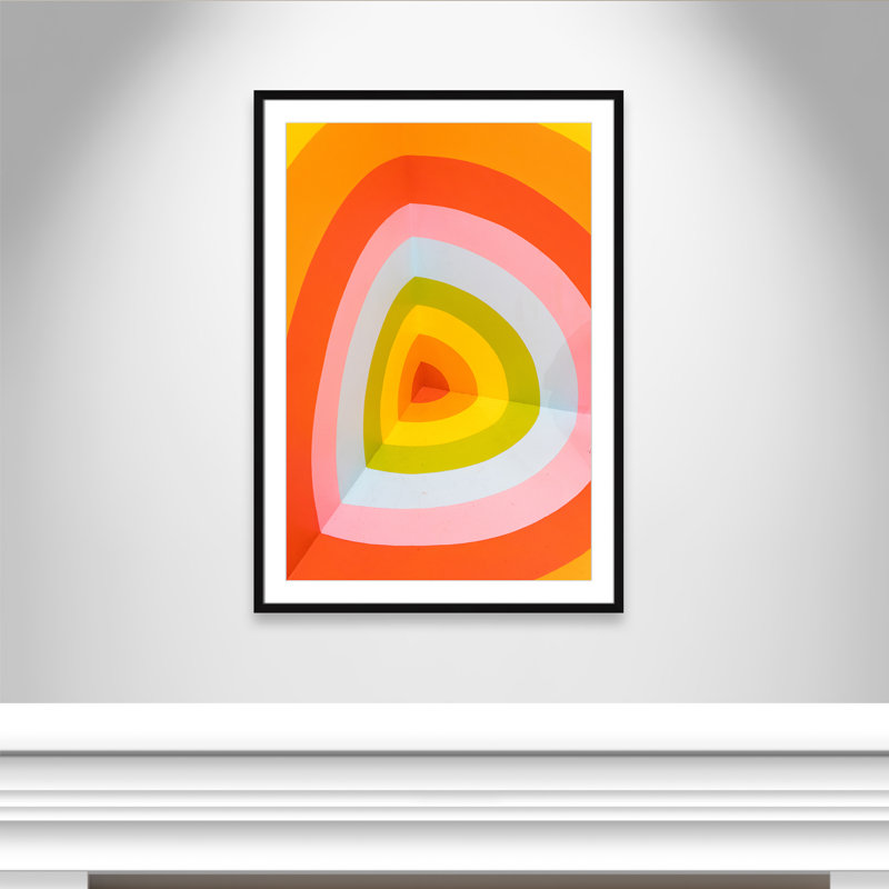 Imprimé Sherbet Bullseye par Jason Leung, H 41,5 po x l 29,5 po x P 1,25 po, Cadre photo noir simple, Oui