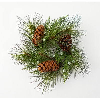 Couronne de Noël à longues épingles et genévrier