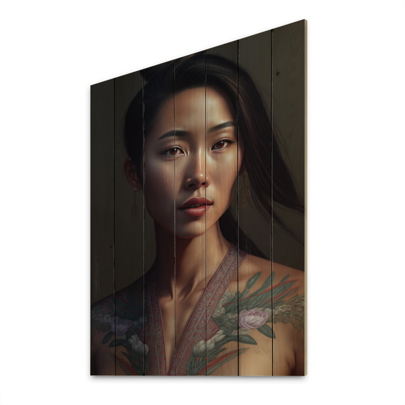 Belle femme asiatique avec un tatouage de fleur, H 40 po x l 30 po x P 0,78 po