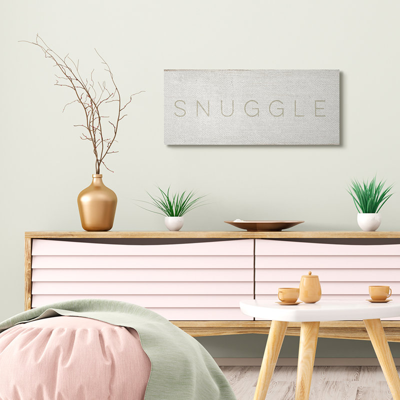«Snuggle Text Minimal Distress Beige Paint» par Daphne Polselli - impression d'art graphique, H 13 po x l 30 po x P 1,5 po