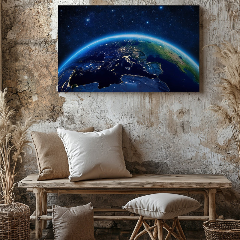 Toile une scène cosmique hypnotisante qui se déploie, mettant en vedette une vaste étendue d'art mural peint en bleu foncé foncé et noir