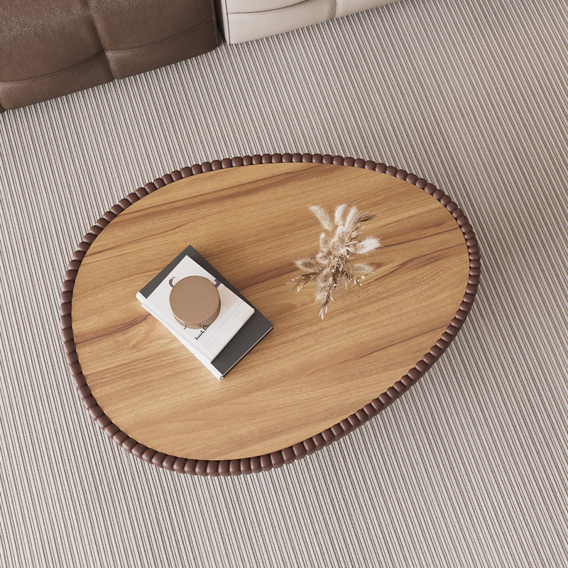 Table basse moderne en cuir avec œufs d'oie pour salon avec plateau en marbre et fond en laiton, idéale pour les espaces variés