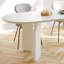 Table de salle à manger en marbre blanc avec pieds en bois-105228458-122720949