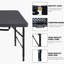 Table de camping pliante 4 pi en noir. Prêt pour les aventures intérieures et extérieures. Capacité de charge maximale de 135 kg. Poignée fixe simple et transportable. Surface portative noire lisse et imperméable 4 pi. Pour le divertissement. Poids.-1468803299