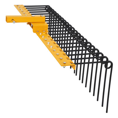 Râteau à paille en pin robuste de 60 pouces pour tracteurs de pelouse, ATV / UTV - Râteau de paysage en acier thermolaqué avec 21 dents en acier à ressort, convient au récepteur de 2 po, idéal pour le nettoyage des débris de jardin, des feuilles et des aiguilles de pin