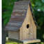 Cabane à oiseaux en bois brun rustique