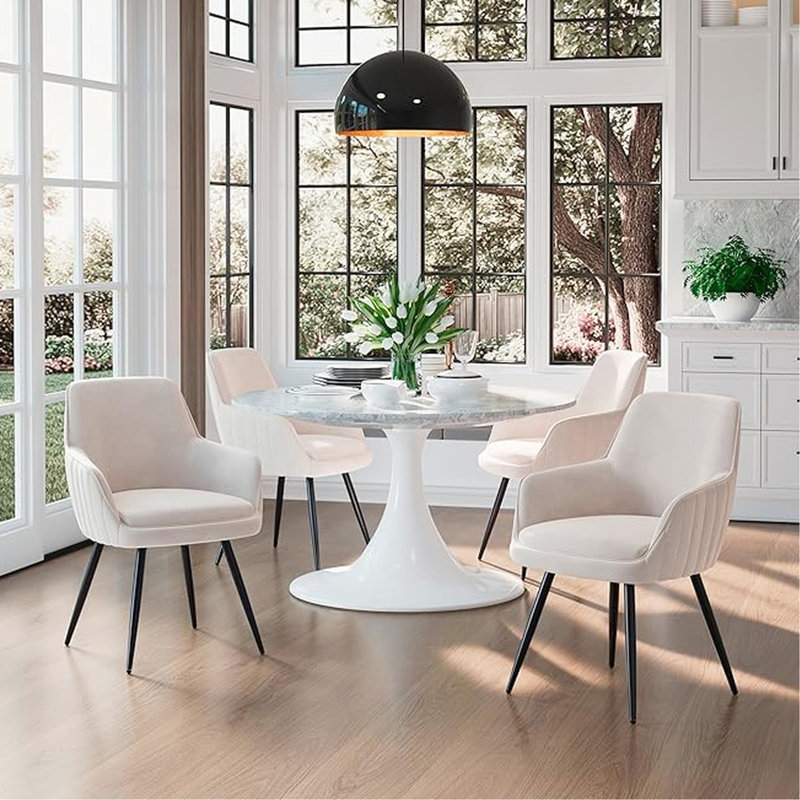 De 2 fauteuils d'appoint rembourrés à dossier en forme de canal de style moderne Mid-Century beige avec rehaussement de sièges pour l'intérieur