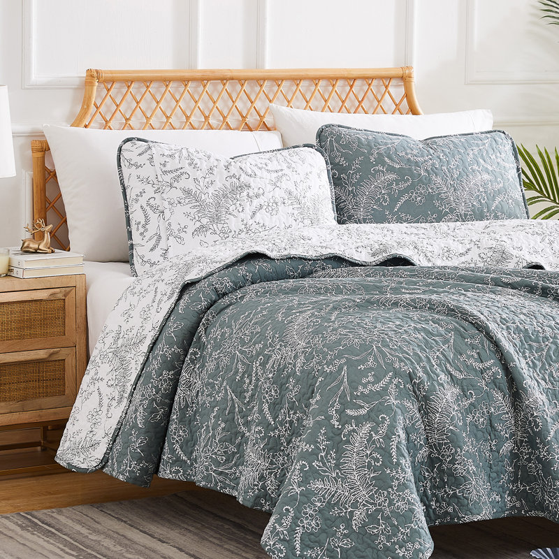 Winter Brush Microfiber Reversible Traditional Quilt Set, Full/Queen Quilt + 2 Standard Shams, Green