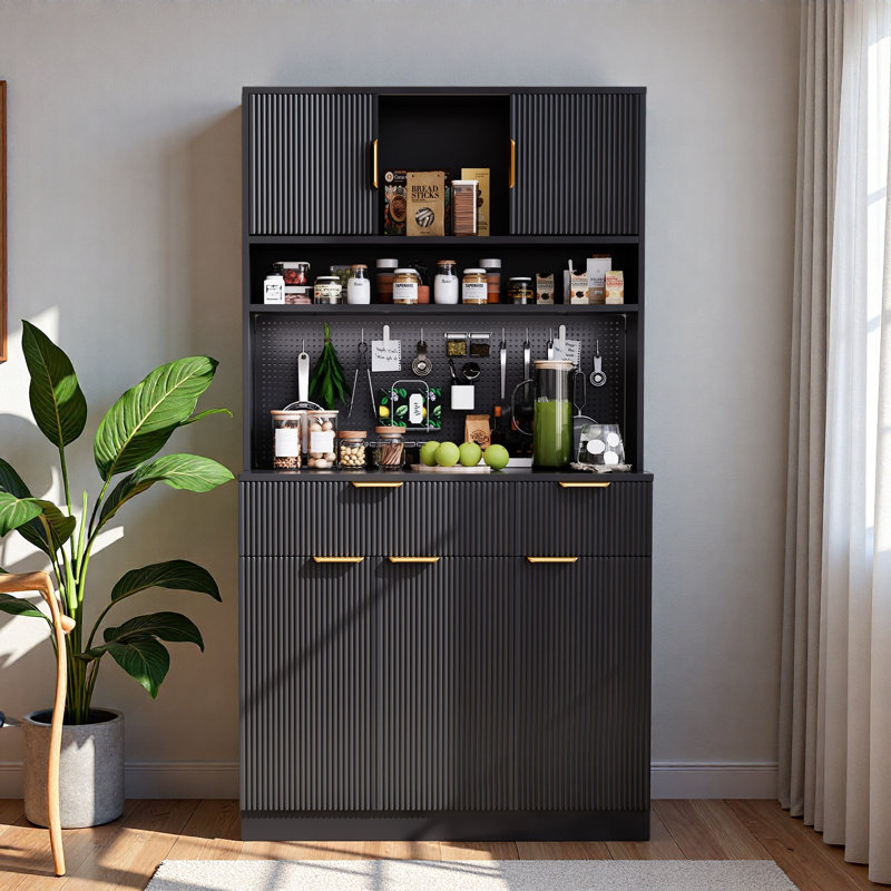 Armoire de garde-manger pour le salon, huche de support de micro-ondes cannelée en bois avec rangement, station de charge et panneau perforé de 73 po