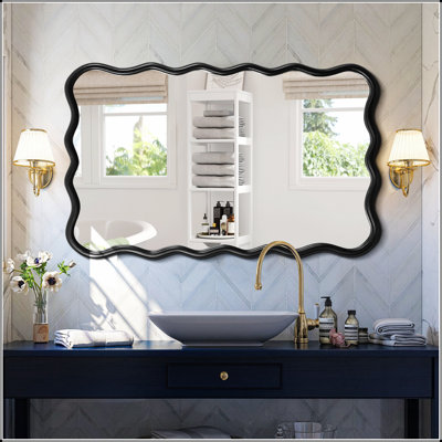 Décoration murale moderne en bois massif à miroir rectangulaire noir ondulé pour des intérieurs dynamiques et élégants