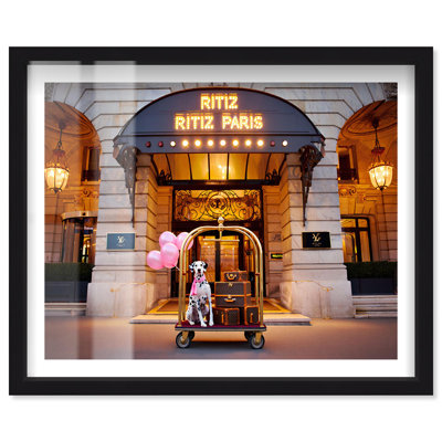 Parisian Paws at the Ritz Fashion Decor Shadowbox Print par Notoriart