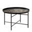 Table basse en métal fabriquée à la main avec motif floral, patins réglables et conception polyvalente pour les salons et les chambres à coucher.