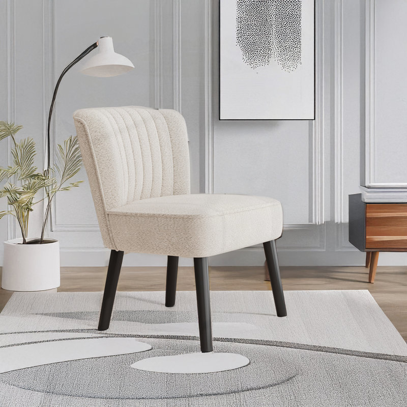 Chaise compacte chic et confortable pour les espaces élégants