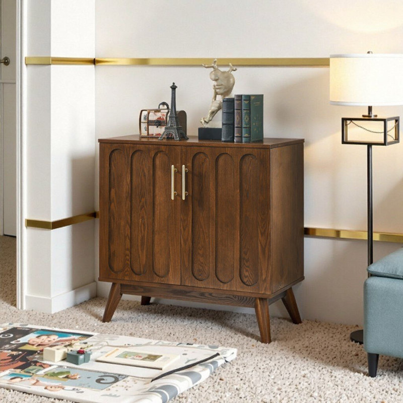 Buffet Mid-Century en noyer moderne avec design cannelé, tablettes réglables et pieds en bois massif - Buffet de rangement pour le salon, la salle à manger, le couloir
