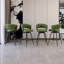 Ensemble de tabourets de bar 26 po en suède tissé 26 po, 360 pieds pivotants noirs, tabouret de comptoir rembourré avec repose-pieds (vert)
