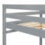 Lit mezzanine simple avec couleur grise, créant une chambre à coucher grise de taille sereine, idéale pour le rangement