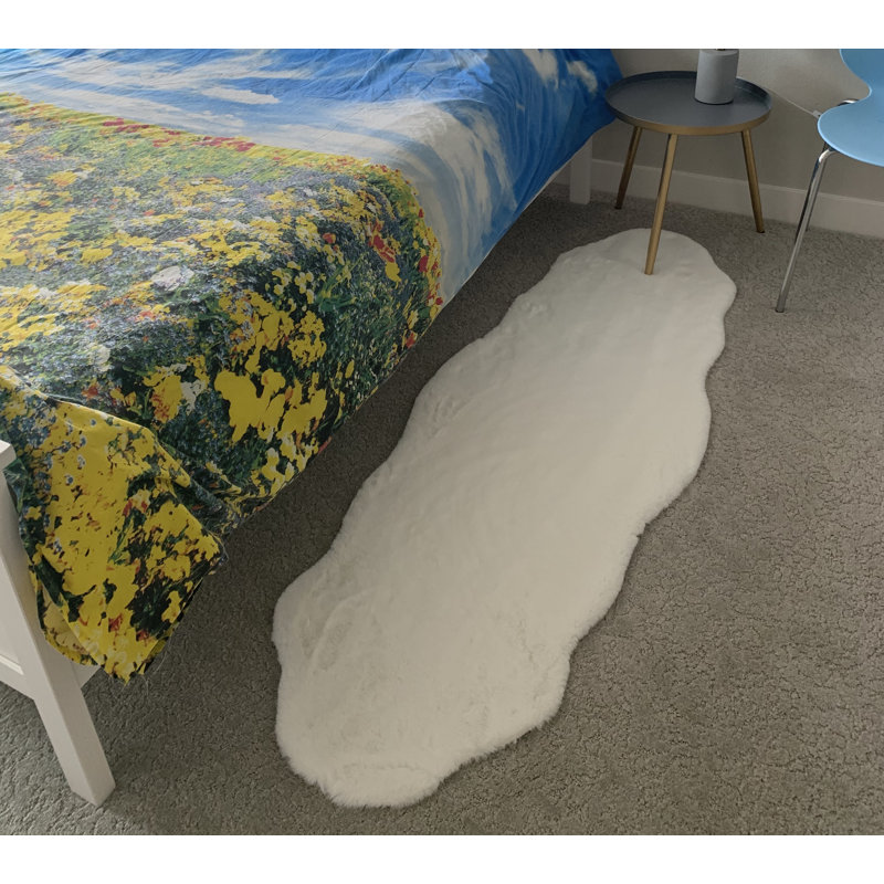 Tapis blanc en fausse fourrure Modena, Nouveauté 2 pi x 6 pi