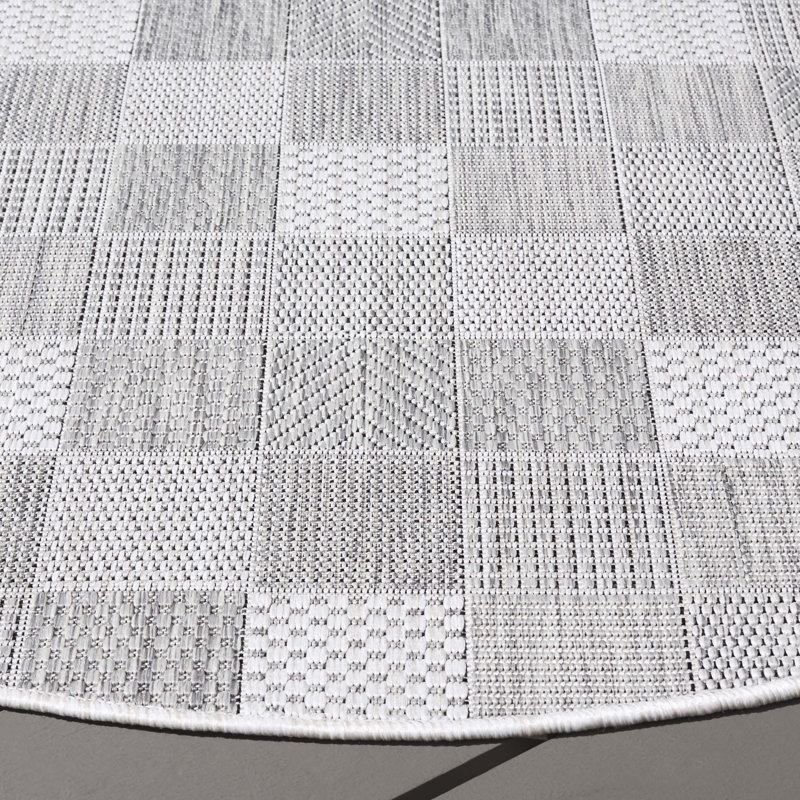 Courtyard Performance Geometric Indoor/Outdoor Area Rug, Round 6'7"