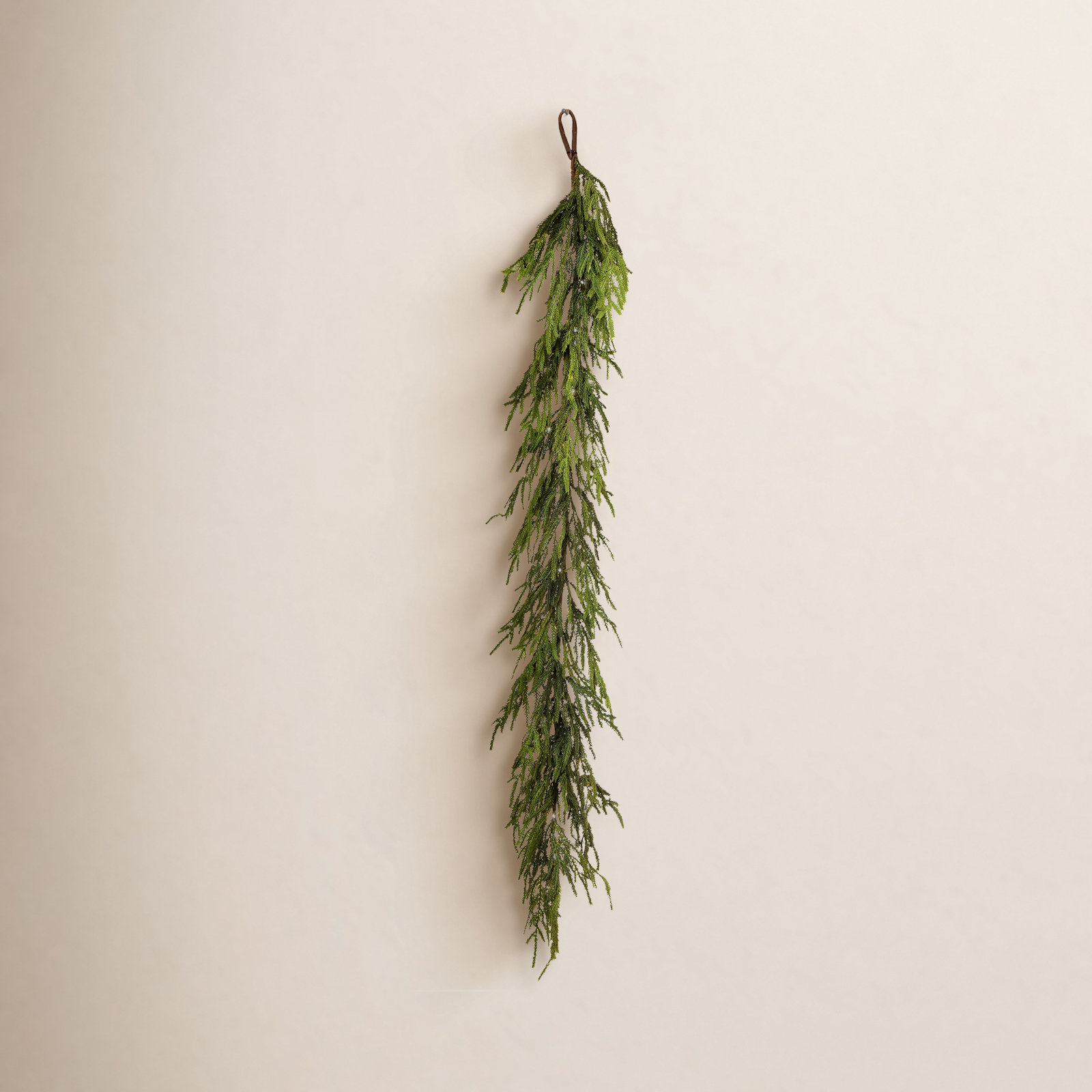 Noreen 60" Pre-Lit Christmas Garland