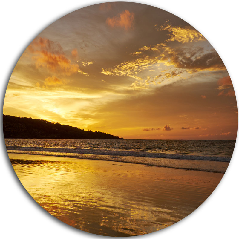 «Amazing Beach with Beautiful Breaking Waves», photographie, H 11 po x l 11 po x P 1 po, Métal