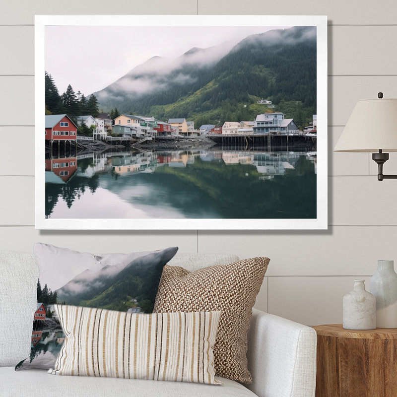 «Alaska Village on the Lake», reproduction sur toile, H 24 po x l 32 po x P 1 po, Cadre photo blanc