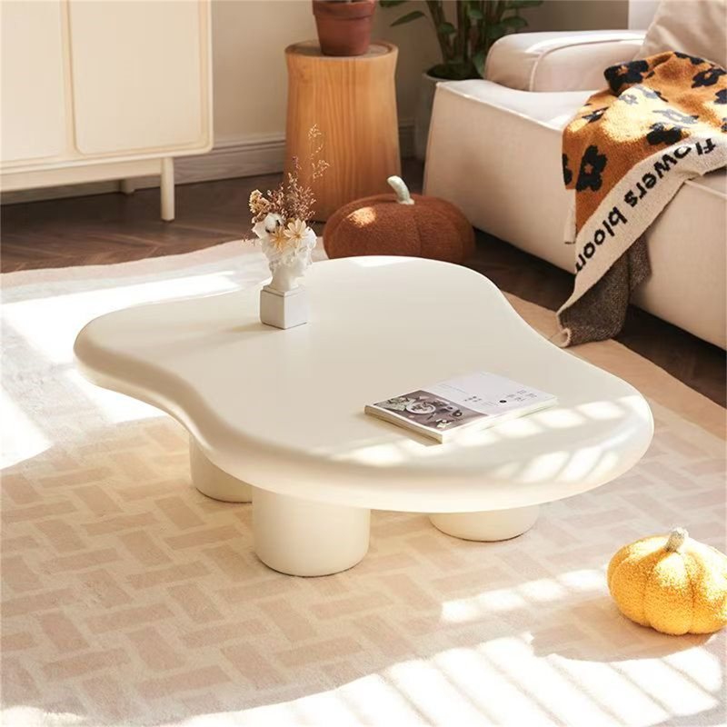 Table basse en forme de nuage, table de bout moderne blanche avec base triangulaire à 3 pieds, table d'appoint compacte pour le salon