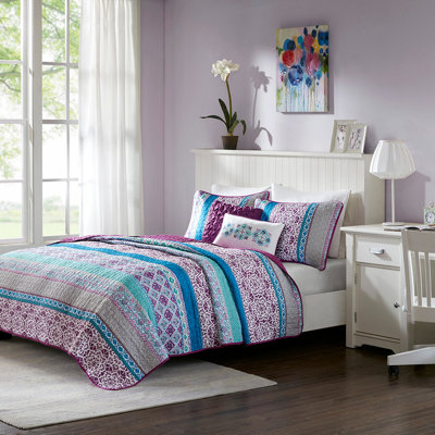 Reversible Boho Bedding Set with Throw Pillows and Antimicrobial Protection