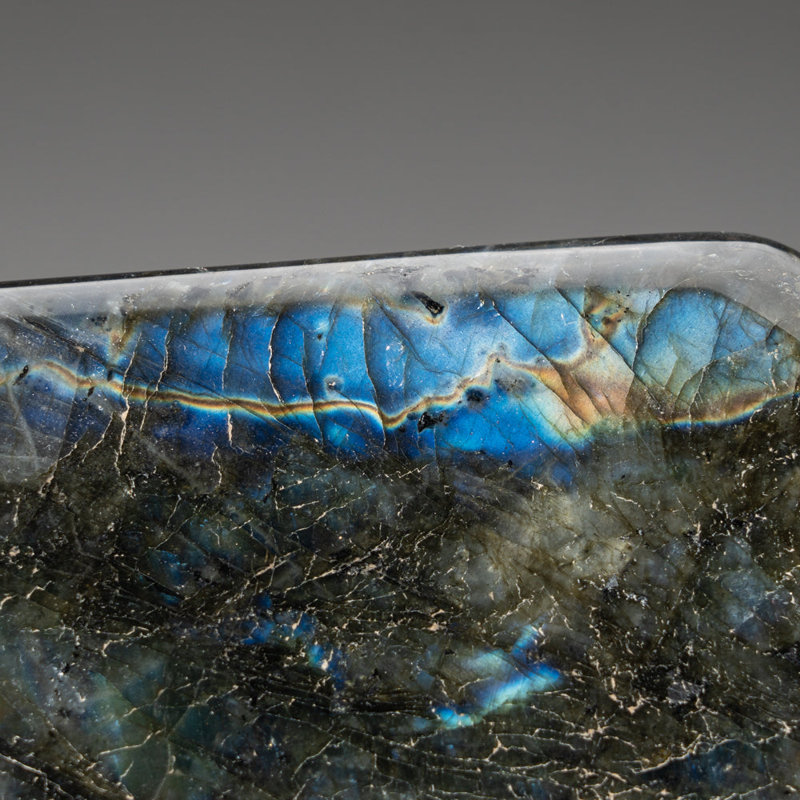 Labradorite polie à la forme libre de Madagascar