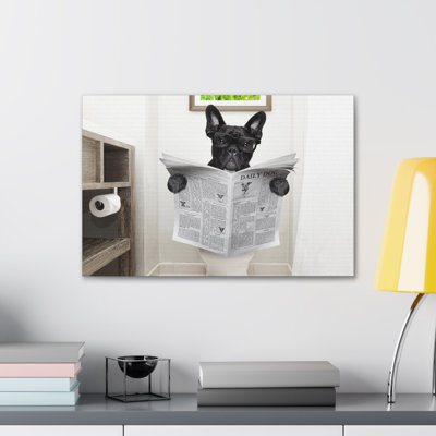 Bouledogue français lisant un journal sur une toilette, art mural sur toile