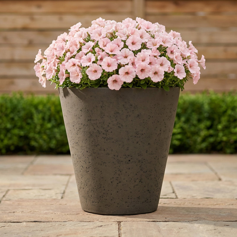 Pot à fleurs Emerson, Brownstone, H 21 po x l 20 po x P 20 po