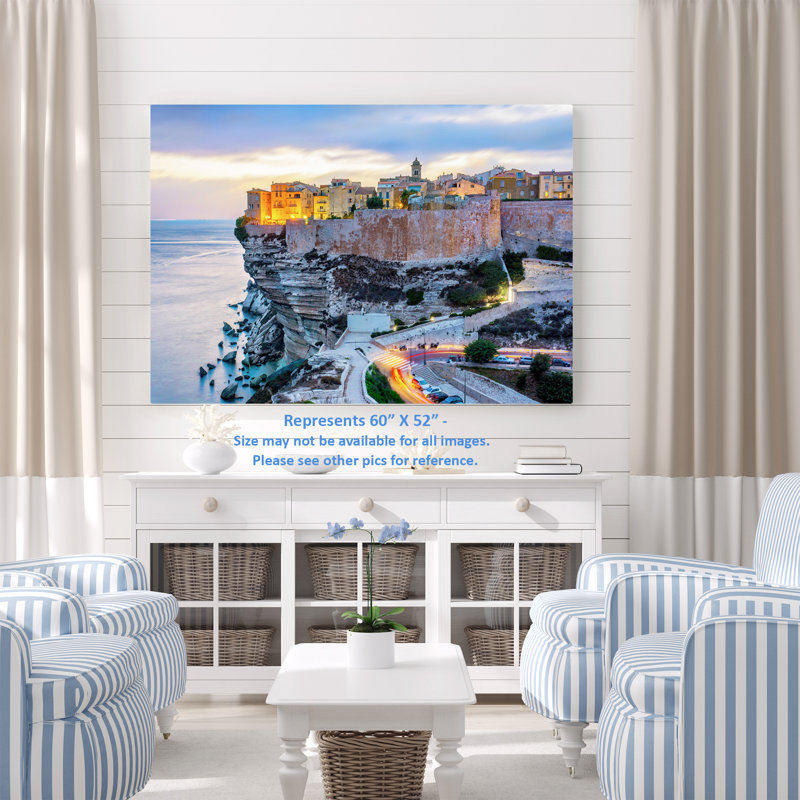Ville côtière, côte méditerranéenne, ciel bleu, Bonifacio, France, vue sur l'océan, lumières de la ville