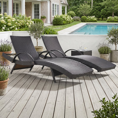 Ensemble de 2 chaises longues inclinables en osier avec table coulissante et dossier réglable à 5 niveaux pour l'extérieur