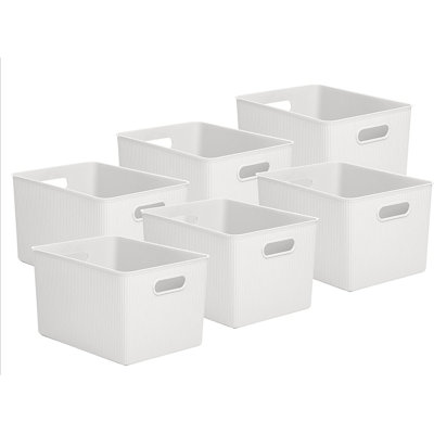 Panier en plastique nervuré
