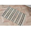 Tapis kilim beige noué à la main de Turquie idéal pour les salles de bain avec un motif rayé rétro de petite taille