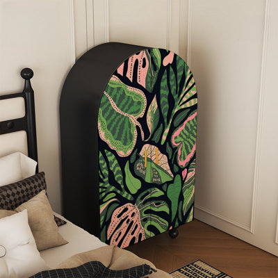 Armoire arquée avec tablettes et portes