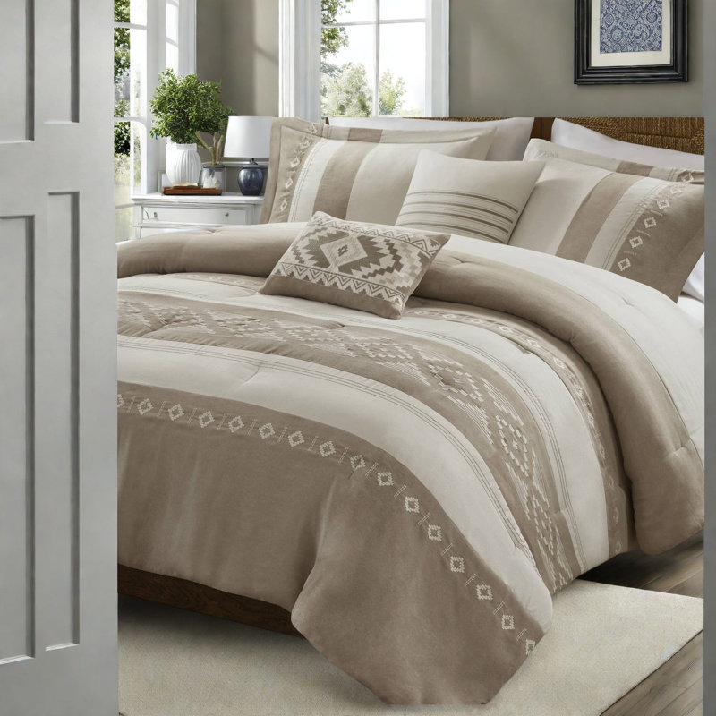 Ensemble de literie contemporain chic, édredon en polyester taupe, style urbain toutes saisons
