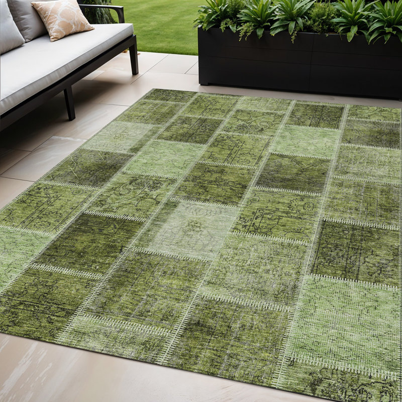 Tapis intérieur / extérieur vert olive et artichaut 5 pi x 8 pi HomeRoots