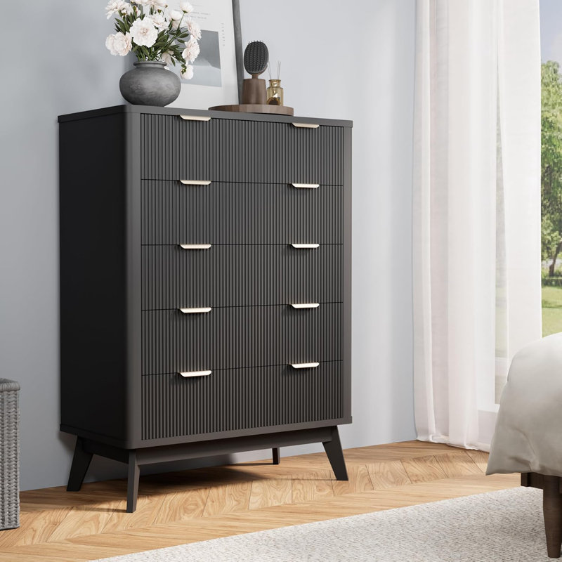 Fluted 5-Drawer Dresser 31.5'' Wide Wood Chest With Metal Handle, Black