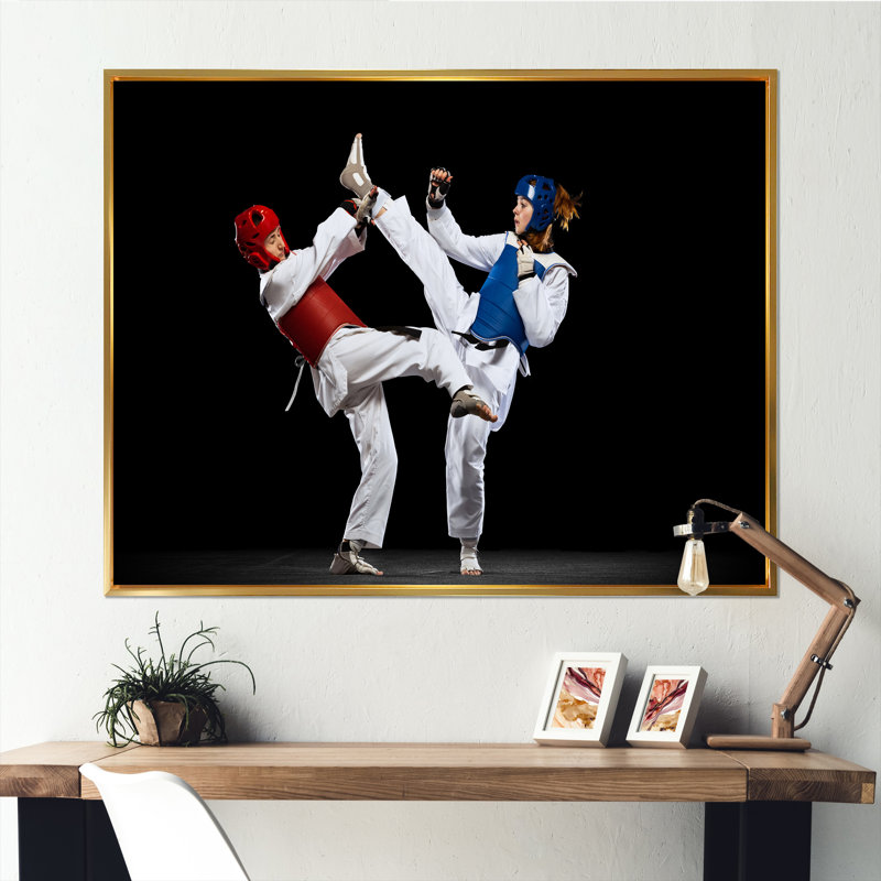 Fight Of Taekwondo, reproduction d'art sur toile, Cadre flottant doré, H 24 po x l 32 po x P 1 po