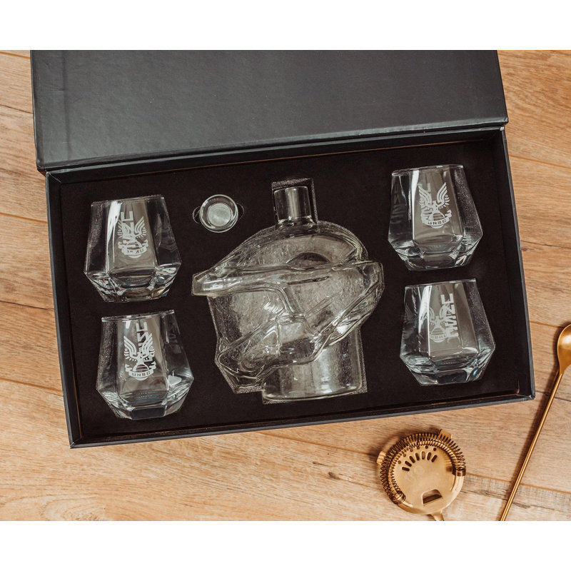 Halo Master Chief Helmet Glass Whiskey Decanter Set with Glasses