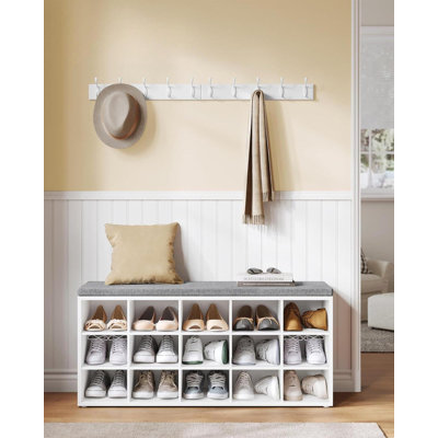 Ce banc de rangement avec siège rembourré possède 15 compartiments, confortable et pratique pour les chambres à coucher et les vestibules.