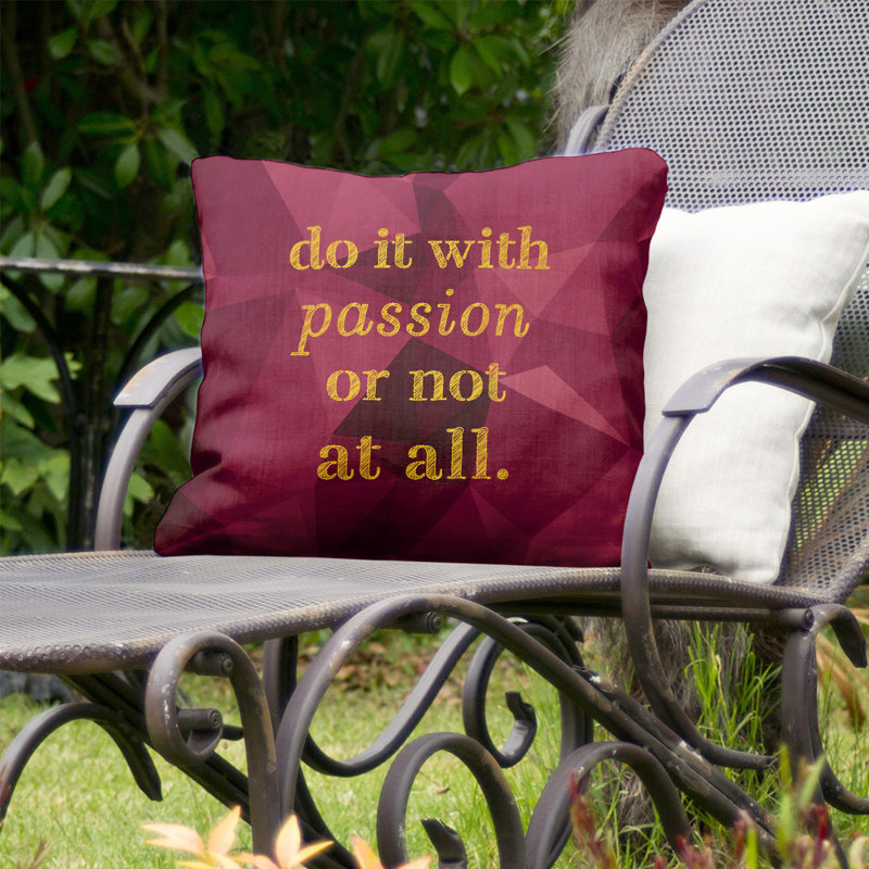 Coussin intérieur/extérieur d’inspiration passion, 18 po x 18 po, Spinelle / or