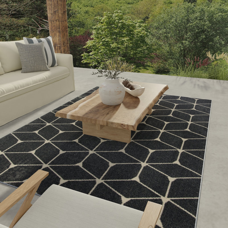 Iszac Geometric Indoor / Outdoor Rug, Rectangle 5'3'' x 7'3''
