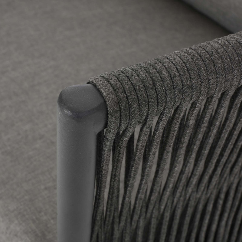 Élégant complément de salon, chaise d'appoint sophistiquée