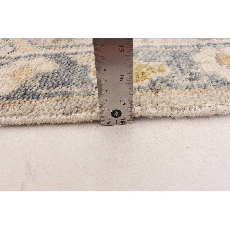 Tapis gris clair et kaki clair 6 pi 0 po x 8 pi 10 po