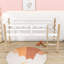 Lit mezzanine simple en bois avec échelle-499246106