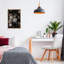 Cadre flottant foncé avec arrangement de fleurs, design par Annabelle Hall-1283662008-1283662010