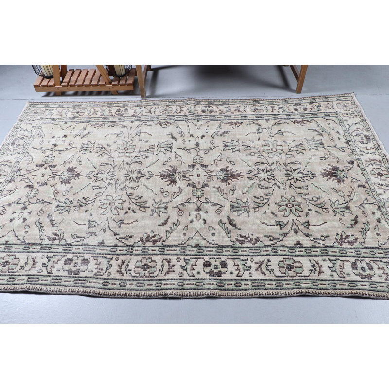 Tapis anatolien rétro tissé à la main en beige neutre pour un décor de style bohémien